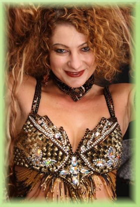 ></font  color='orange'>Viktoria - Instructor and Performer of Russian Gypsy and Oriental Dance</font color>